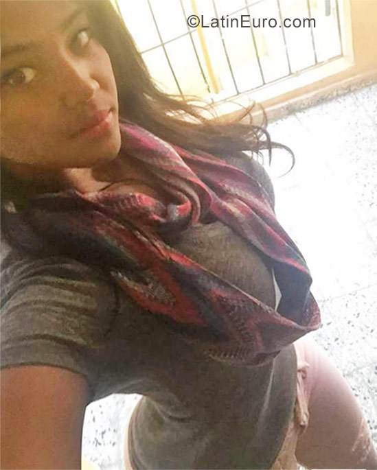 Date this attractive Dominican Republic girl Kamila from Punta Cana DO28453