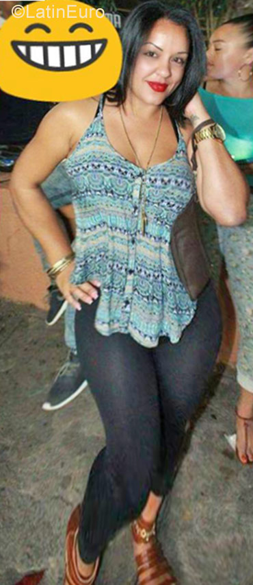 Date this georgeous Dominican Republic girl Laura from Jarabacoa DO28465