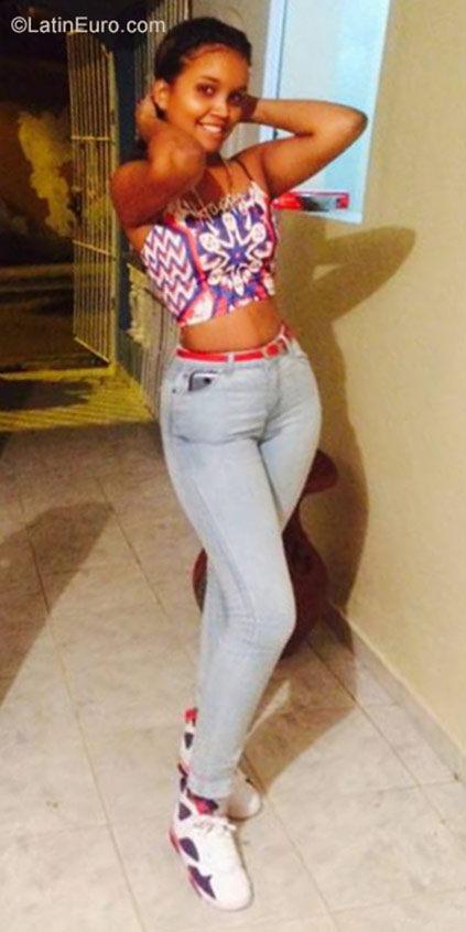 Date this exotic Dominican Republic girl Teany from Santo Domingo DO28480