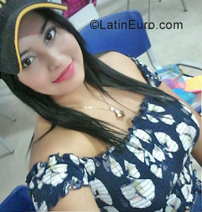 Date this tall Colombia girl Carolina from Barranquilla CO21281