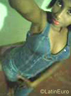 Date this nice looking Dominican Republic girl Diana from Santo Domingo DO28522