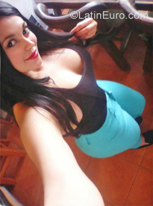 Date this attractive Colombia girl Jeny from Bogota CO21319