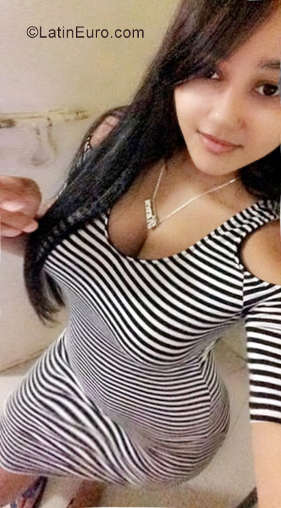 Date this tall Dominican Republic girl Karen from Santo Domingo DO28527