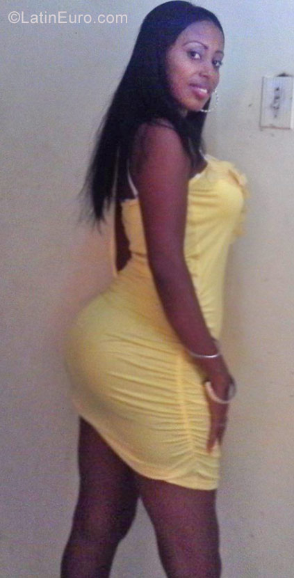 Date this athletic Dominican Republic girl Diana from Santo Domingo DO28545