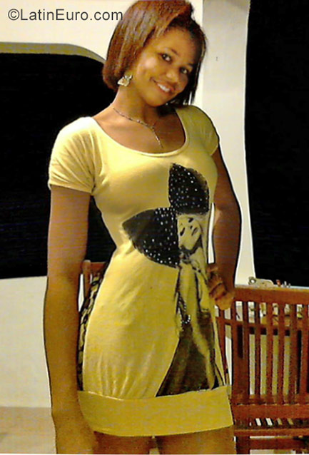 Date this passionate Dominican Republic girl Anyi from Santiago DO28548