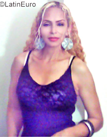 Date this attractive Colombia girl Patricia from Bogota CO21376