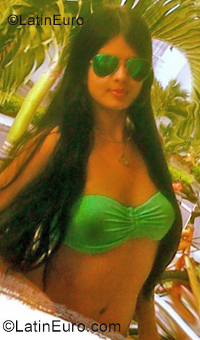 Date this georgeous Colombia girl Michelle from Pereira CO21412