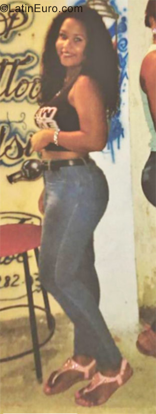 Date this hard body Dominican Republic girl CRISNALY from Santo Domingo DO28648