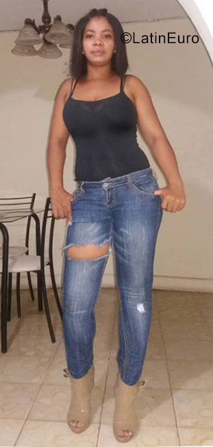 Date this tall Colombia girl Gleisi from Cali CO21423