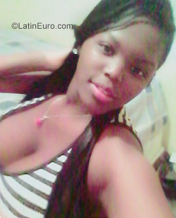 Date this sultry Dominican Republic girl Berenise from San Cristobal DO28664