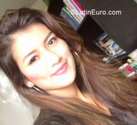 Date this nice looking Colombia girl Yenny from Bogota CO21497