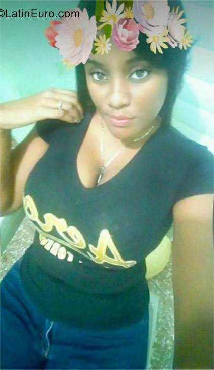 Date this exotic Dominican Republic girl Freisie from La Romana DO28797