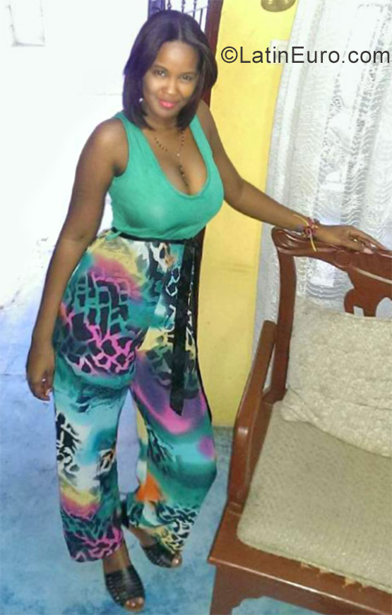 Date this nice looking Dominican Republic girl Nairoby from San Cristobal DO28801