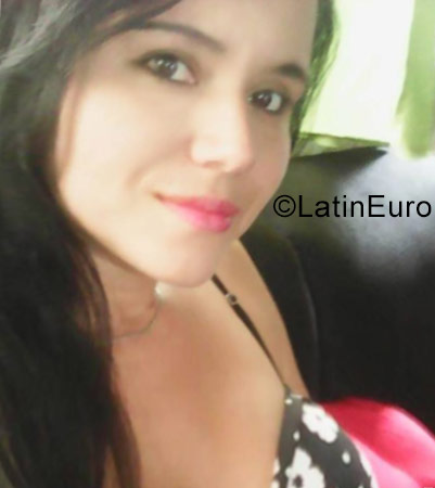 Date this pretty Colombia girl Angela from Armenia CO21547