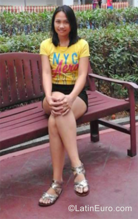 Date this lovely Singapore girl Rheda from Singapore PH958