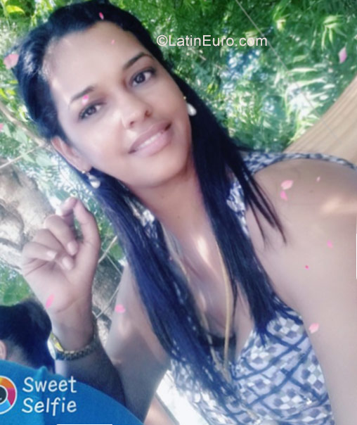 Date this pretty Dominican Republic girl Yenifer from Santiago DO28833