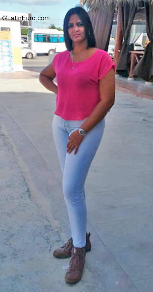Date this lovely Dominican Republic girl Johany from Santo Domingo DO28850