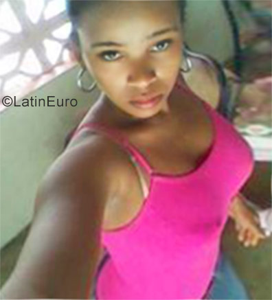 Date this pretty Dominican Republic girl Ive from Bonao DO28853