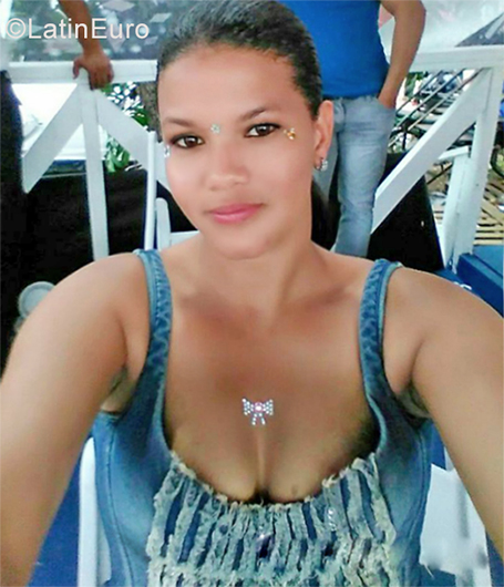 Date this young Dominican Republic girl Denny from La Vega DO28881