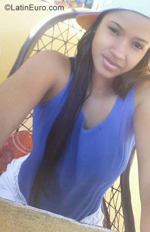 Date this hard body Dominican Republic girl Gabriela from Santiago DO28887