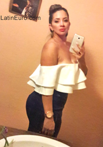 Date this lovely Colombia girl Mariana from Valledupar CO21601