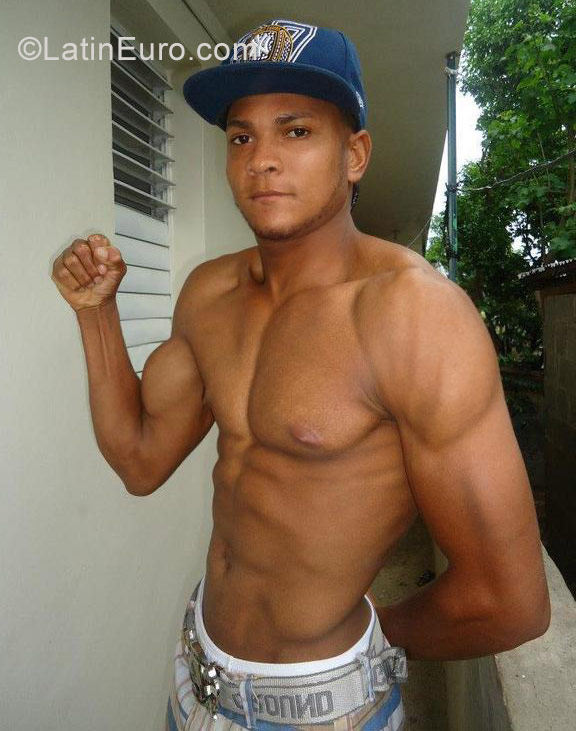 Date this foxy Dominican Republic man Antoniomora from Santiago Delos Caballeros DO28914