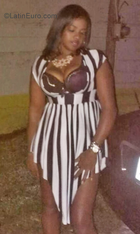 Date this passionate Jamaica girl Sexychocalate from Kingston JM2447
