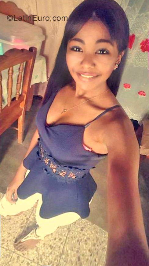 Date this beautiful Dominican Republic girl Isabel from Santo Domingo DO29082