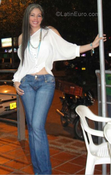 Date this hot Colombia girl Clarita from Bogota CO21715