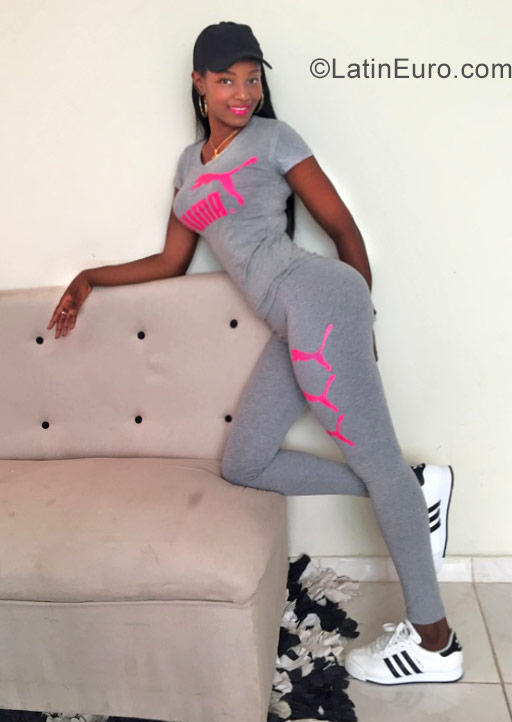 Date this hot Dominican Republic girl Jenny from Santo Domingo DO29130