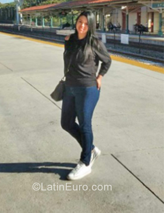 Date this beautiful Colombia girl Adriana from Bogota CO22039