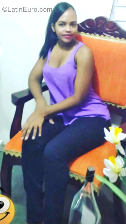 Date this attractive Dominican Republic girl Yomery from Santiago DO29316
