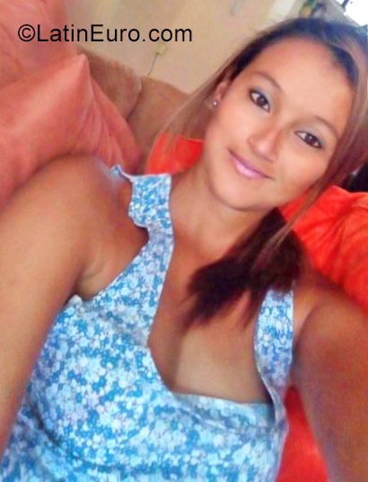 Date this hot Colombia girl Katerine from Pereira CO21844