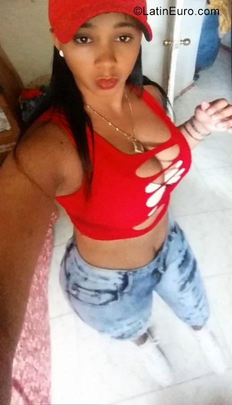 Date this lovely Dominican Republic girl Nayelin from Santo Domingo DO29339