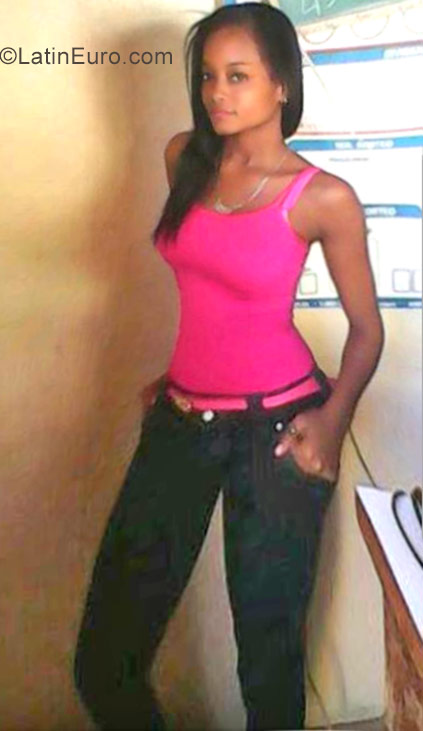 Date this sultry Dominican Republic girl Yaddy from San Cristobal DO29381