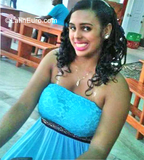 Date this attractive Dominican Republic girl Esmarlin from Mao DO29417