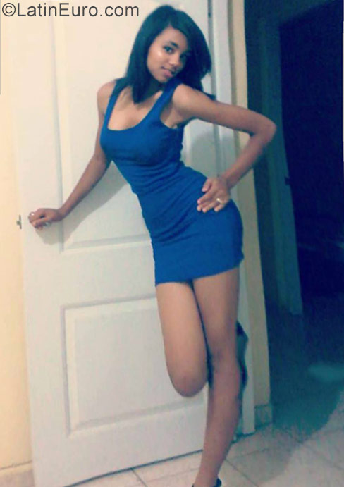 Date this young Dominican Republic girl Deriana from Santiago DO29425