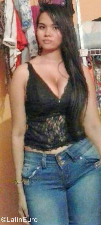 Date this delightful Colombia girl Andrea from Barranquilla CO21901