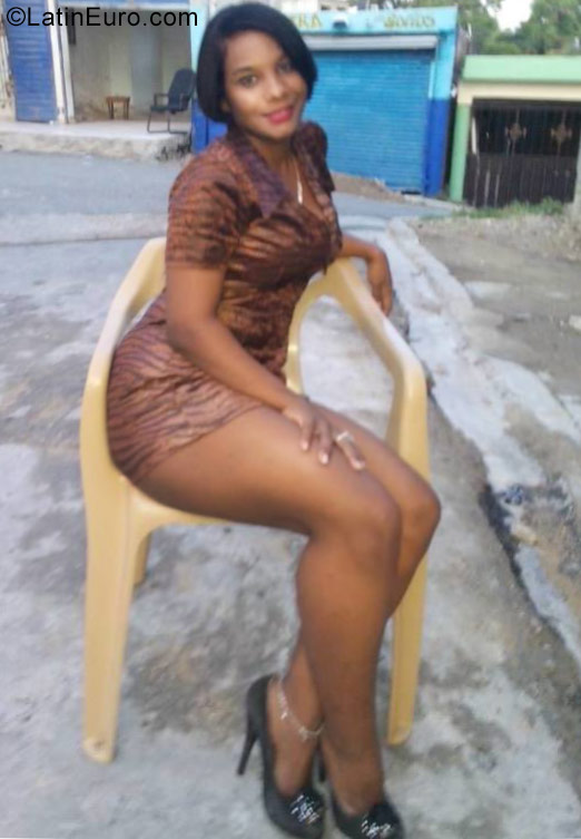 Date this cute Dominican Republic girl Yenifer from Santo Domingo DO29464