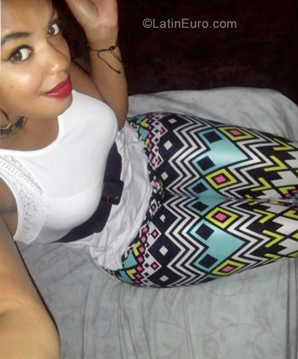 Date this hard body Dominican Republic girl Nairoby from Santiago DO29487
