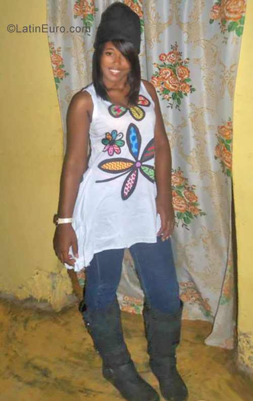 Date this lovely Dominican Republic girl Ruth from Santo Domingo DO29489