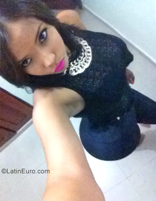 Date this sultry Dominican Republic girl Vanesa from Santo Domingo DO29494