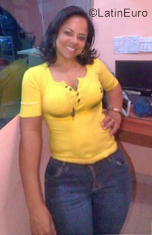 Date this attractive Dominican Republic girl Yosi from Santo Domingo DO29529