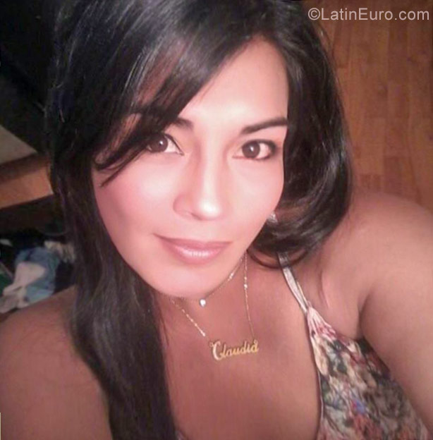 Date this delightful Colombia girl Claudia from Bogota CO21968