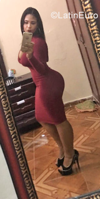 Date this voluptuous Dominican Republic girl Yavely from Santo Domingo DO31047