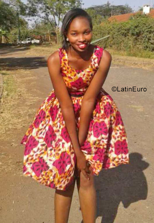 Date this tall Kenya girl Emattah from Nairobi KE54