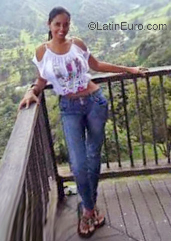 Date this athletic Colombia girl Maria from Buenaventura CO22198