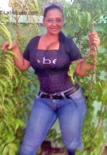 Date this hard body Colombia girl Ledis from Bogota CO22033