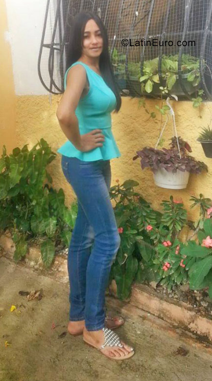 Date this voluptuous Dominican Republic girl Belkis from San Pedro De Macoris DO29714