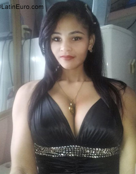 Date this voluptuous Dominican Republic girl Yubery from Santiago DO29715